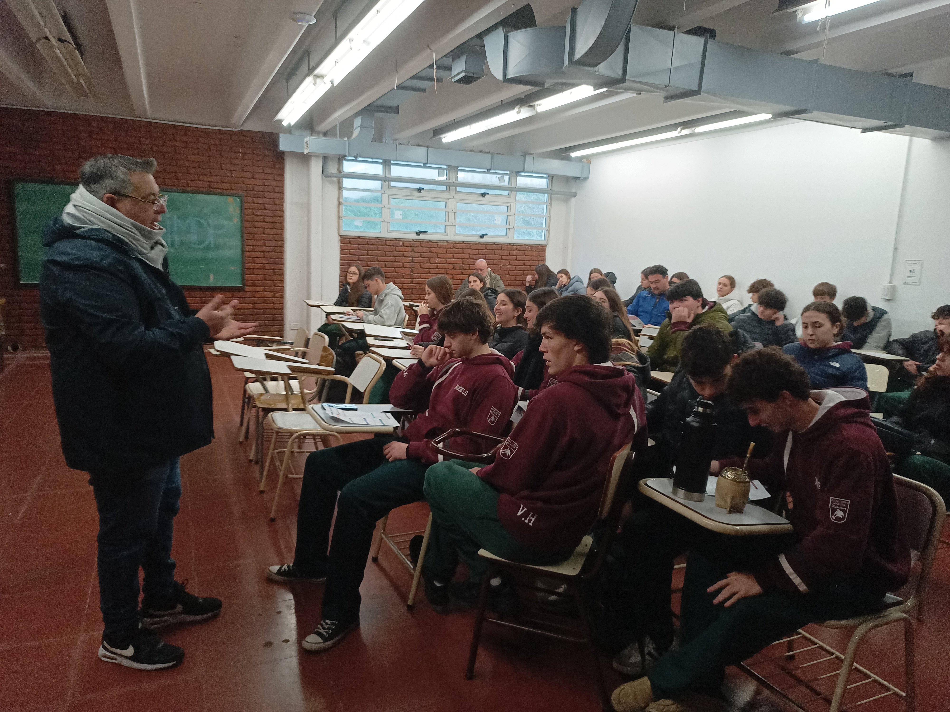 Foto visita Escuela modelo argentina